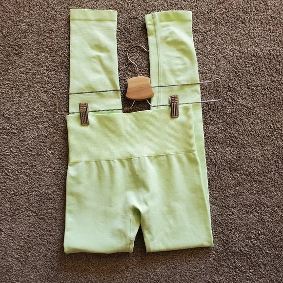 TnaBODY™ Atmosphere Hi-Rise Legging - Picture 5 of 5